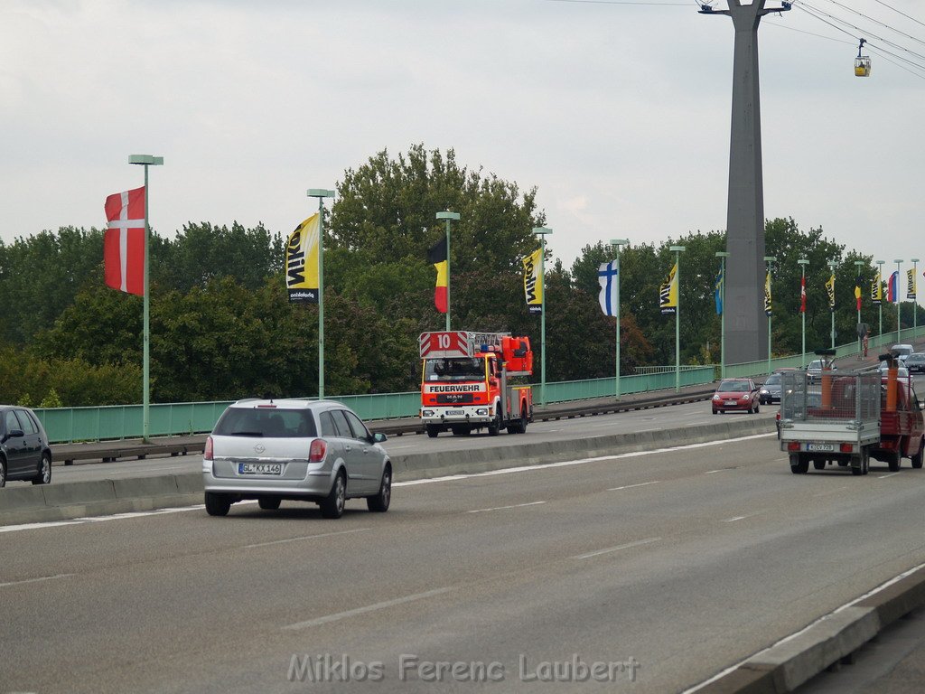 VU Transporter Lkw Zoobruecke Rich Koeln    P13.JPG